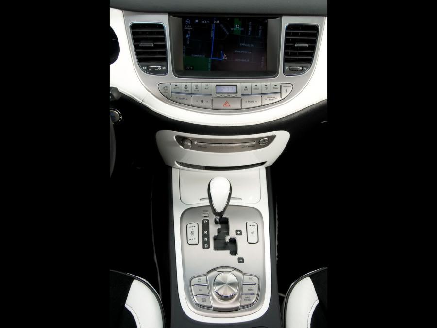  Hyundai Genesis White Edition by DUB Magazine 2008 года  (фото 11 из 18)